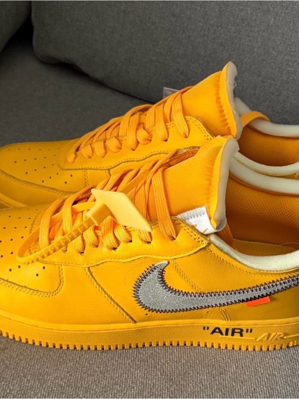 Nike Air Force 1 Off-White University Gold